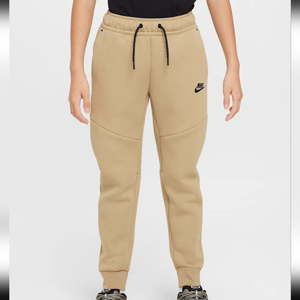 Nike Spoertswear Tech Fleece